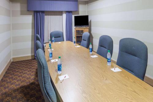 Ramada by Wyndham Lebanon in Lebanon, USA