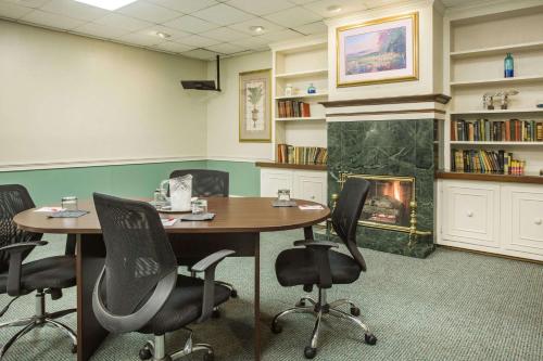 Ramada by Wyndham & Suites Warner Robins in Warner Robins, USA
