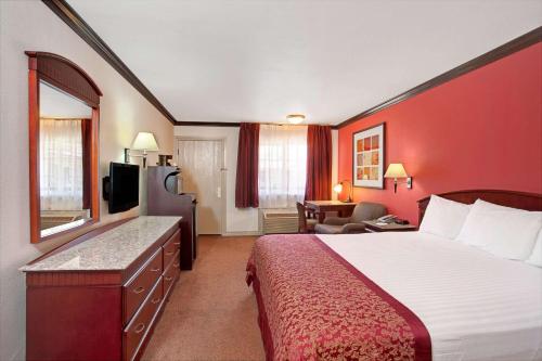 Ramada by Wyndham Pasadena in Pasadena, USA