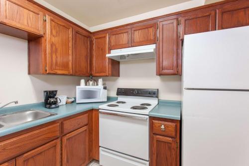 Studio Suite with Two Queen Beds - Non-Smoking