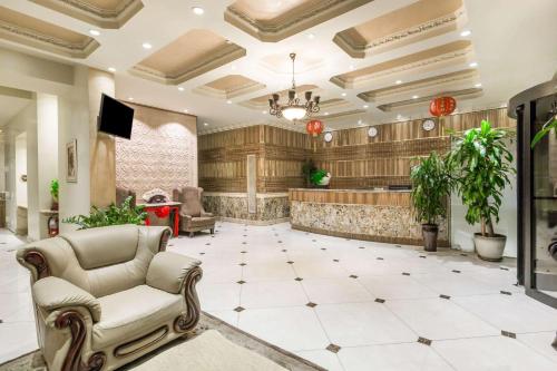 Lobby, Ramada by Wyndham Flushing Queens in LaGuardia Airport