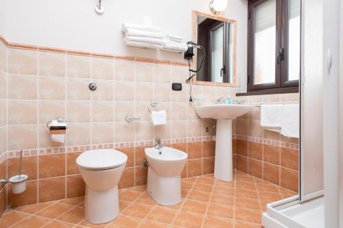 Quadruple Room with Sea View image 10