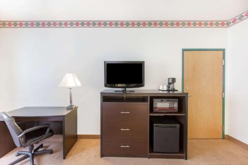 Ramada by Wyndham Williams/Grand Canyon Area Room Type - King Room- Non-Smoking