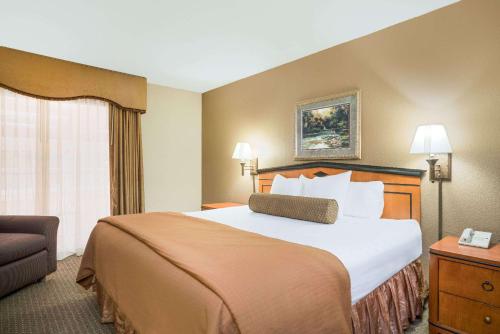 Ramada by Wyndham Plymouth Hotel & Conference Center - image 2