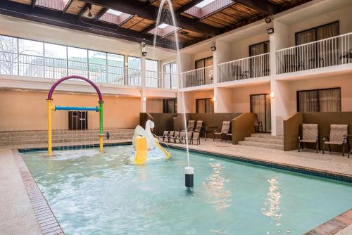 Ramada by Wyndham Plymouth Hotel & Conference Center - Plymouth, MN MN 55441
