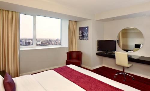 Park Plaza Leeds - image 2