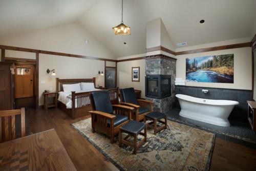 FivePine Lodge