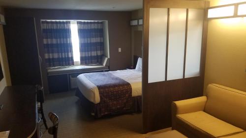 Microtel Inn & Suites by Wyndham - image 3