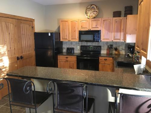 Boyne Mountain Creekside Condo in Boyne Falls, USA
