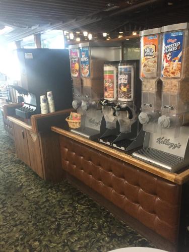 Comida y bebida, Oyster Bay Inn & Suites in Bremerton (WA)
