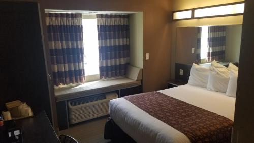 Microtel Inn & Suites by Wyndham - image 5