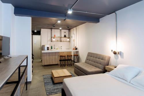 Soy Local Stop at Soy Local to discover the wonders of Medellin. The property offers a high standard of service and amenities to suit the individual needs of all travelers. Service-minded staff will welcome and