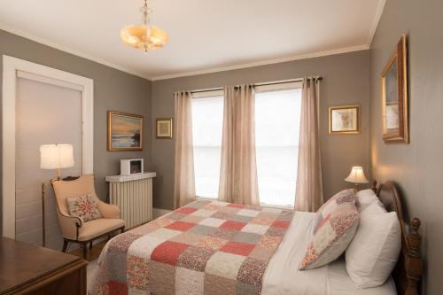 Queen Room with Spa Bath