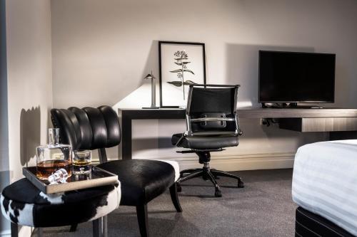 The Melbourne Hotel - image 5