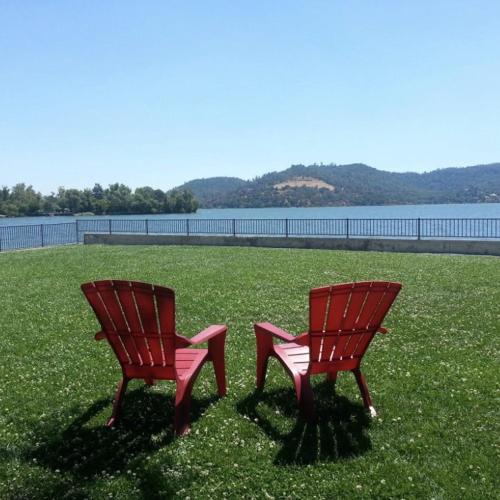Clear Lake Cottages & Marina The 4-star Clear Lake Cottages & Marina offers comfort and convenience whether youre on business or holiday in Clearlake (CA). Featuring a satisfying list of amenities, guests will find their stay at