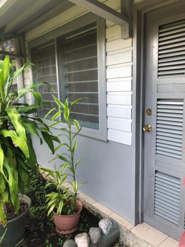 Entrance, Access Units in Honiara