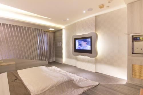 Shihu Motel in Xihu Township