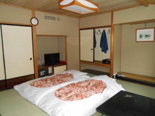 Hotel Yunojin The 3-star Hotel Yunojin offers comfort and convenience whether youre on business or holiday in Minakami. The property offers guests a range of services and amenities designed to provide comfort and 