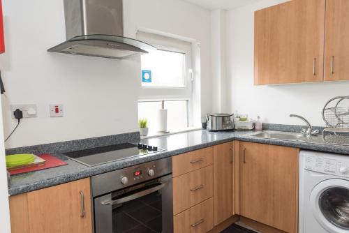 Belfast City Centre - Parking - Private Entrance - BHR Apartments - image 11