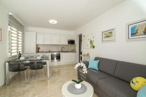  Amazing luxury 4star apartment Laura Supetar in Supetar