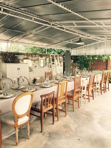 餐廳, Olive Manor Guest House in 中新堡