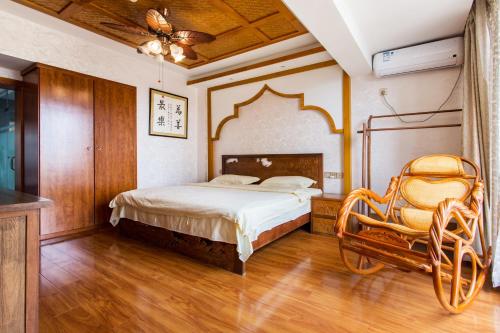 1 king bed, 1 double bed, 1 sofa bed