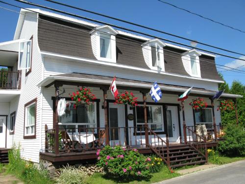 Gîte Aux Traditions - Accommodation - Saint-Jean-des Piles