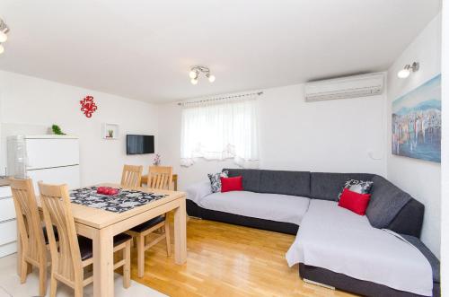  Apartment Laura, Unterkunft in Kaštela