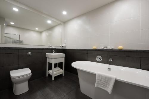 Bromley Court Hotel London - image 11