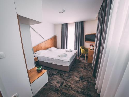 Orange Hotel - image 14