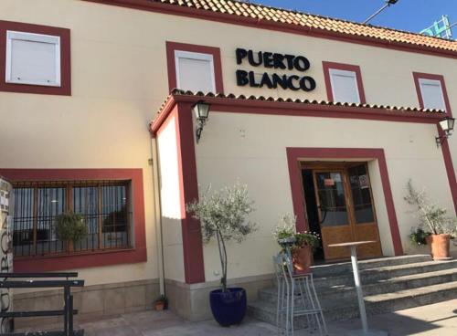 . Hostal Restaurante Puerto Blanco