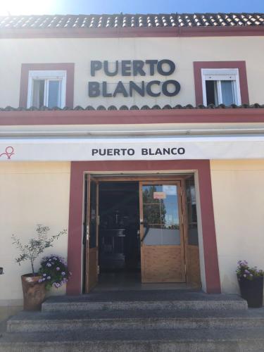 Hostal Restaurante Puerto Blanco - image 8