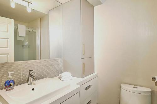 Baño, Condo 09 Chemin des Abruzzes by Les Chalets Alpins in Stoneham (QC)