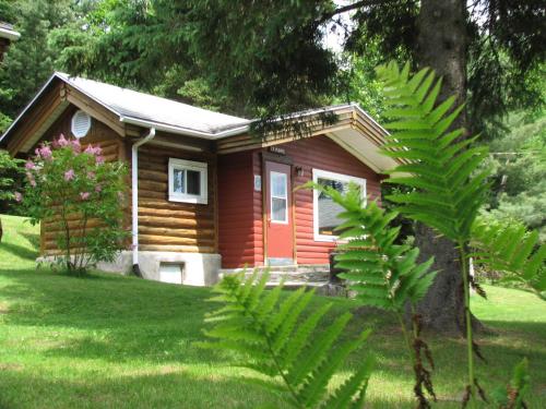 Kan-à-Mouche Pourvoirie Auberge et Chalets