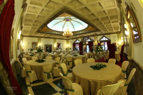 餐廳, 拉薩卡西阿斯酒店 (Hotel Las Acacias) in 普恩特格尼爾