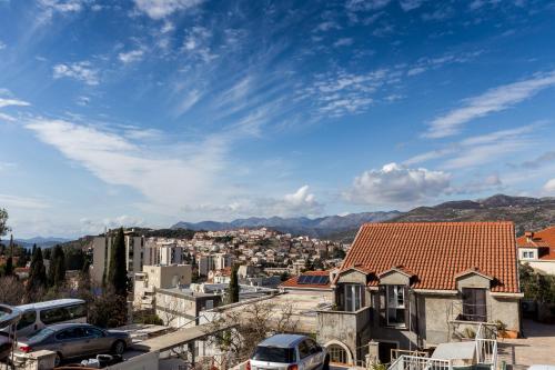 Big Terrace Apartment - image 3