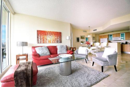 Beautiful Asian retreat 2bd 2bth Apt min to beach in Miami Beach, USA