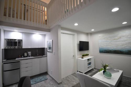 BOUTIQUE LOFT unit 2 in Hollywood, USA