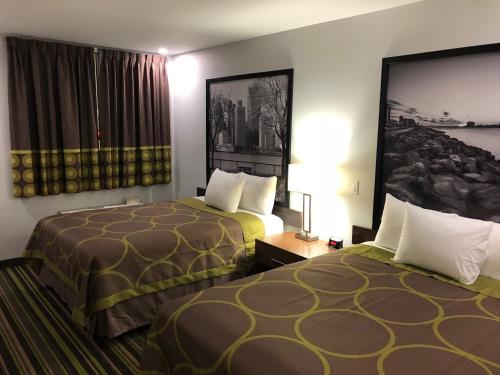 Super 8 by Wyndham Windsor/Dougall Super 8 by Wyndham Windsor/Dougall