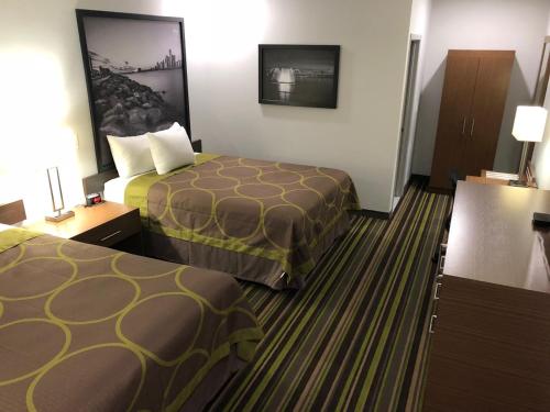 Super 8 by Wyndham Windsor/Dougall Super 8 by Wyndham Windsor/Dougall