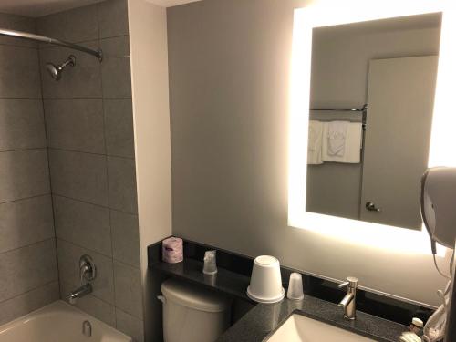 Super 8 by Wyndham Windsor/Dougall Super 8 by Wyndham Windsor/Dougall