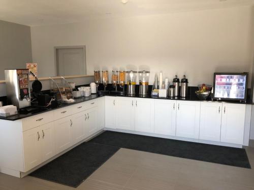 Super 8 by Wyndham Windsor/Dougall Super 8 by Wyndham Windsor/Dougall