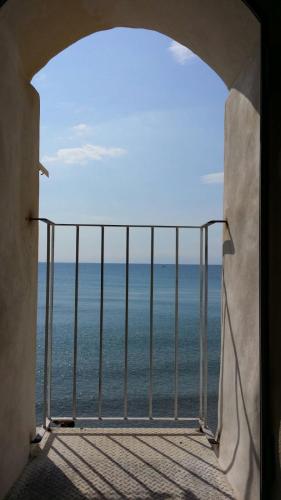 Balcone sulla spiaggia Cefalu