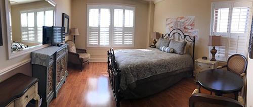 Deluxe Queen Room image 6