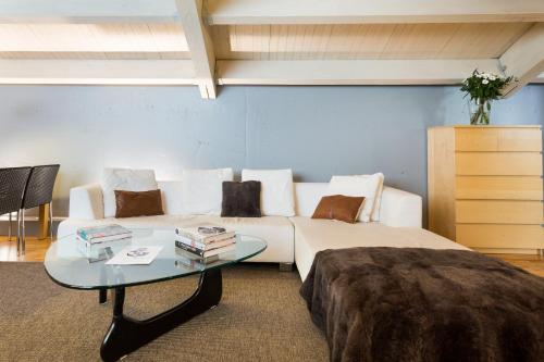 Two-Bedroom Apartment - Calle Prats de Mollo, 18 image 10