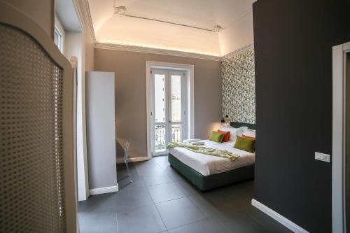 Deluxe Double Room with Balcony image 10