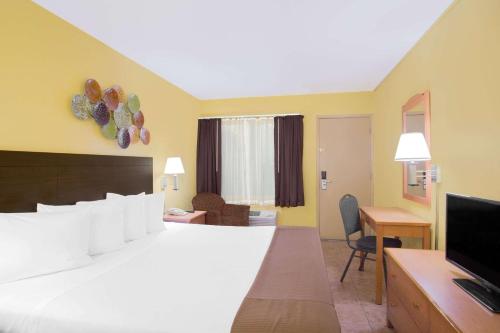 Travelodge by Wyndham San Francisco Central - image 9
