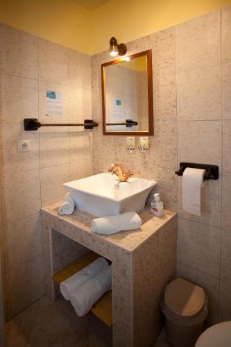 Authentic Luxury Rooms - image 8
