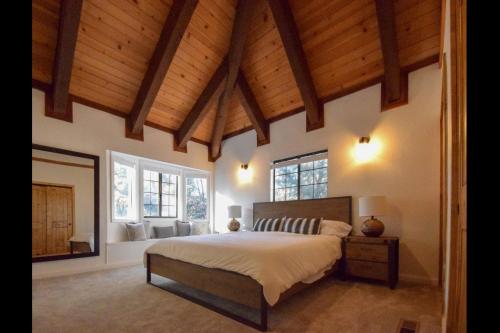 Summit Creek Pines in Big Bear Lake, USA