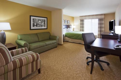 Country Inn & Suites by Radisson, Minot, ND